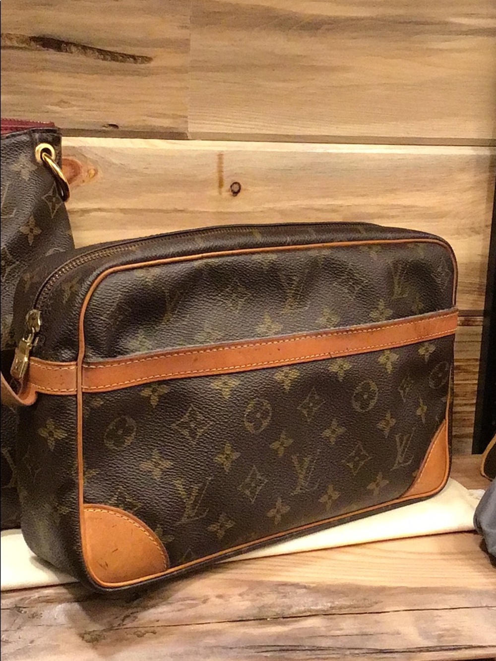 Louis Vuitton toiletry 28